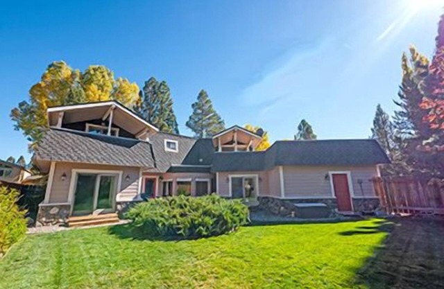 Spacious Tahoe Retreat with Rooftop Deck & Mountain Views