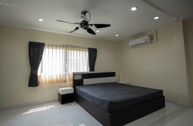 Spacious 3 Bedroom Duplex home on Sukhumvit @ BTS Phra Khanong