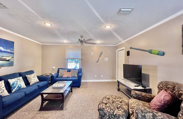 Spacious Townhome W/Garage-5 Minute Walk to BEACH! Community Pool, Enjoy!