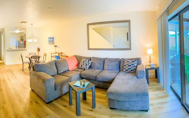 Spacious Townhome Ocala, Central Location, Newly Renovated, Pets Welcome