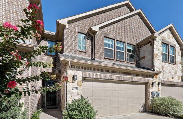 Spacious Townhouse, Furnished w/Attached Garage