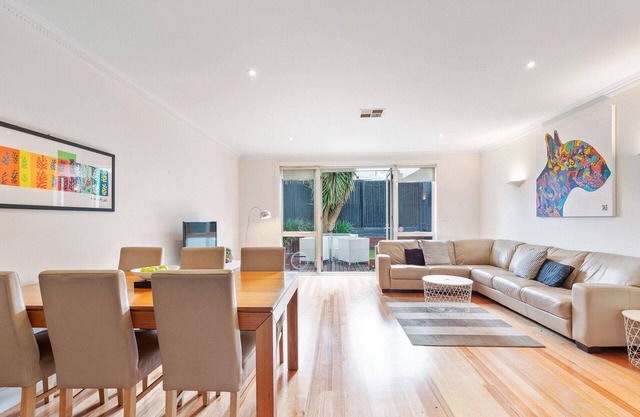 Spacious Townhouse in Brighton – close to station and shops
