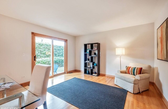 Spacious Townhouse in Wilmette near lake and NW