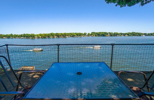 Spacious Two-Bedroom House with Lake Views