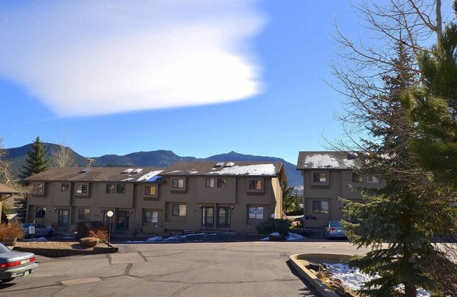 Spacious Two-Level Condo with Spectacular Views Near Lake Estes