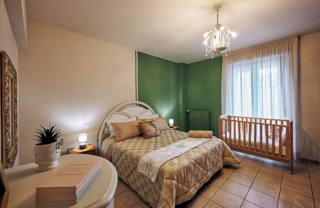 Spacious Vintage Style Apartment, family and pet friendly