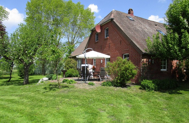 Spacious vacation residence for 6 pers. with pool and garden. Sauna - shared use