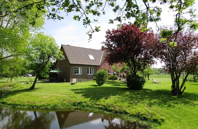 Spacious vacation residence for 6 pers. with pool and garden. Sauna - shared use