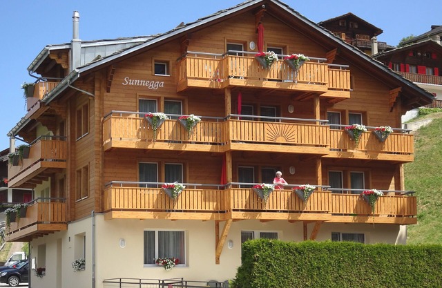 Spacious vacation apartment for 2 - 9 people, quiet, beautiful view, parking lot
