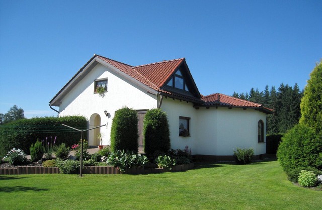Spacious vacation home close to the forest in the nature park. Hiking, Reservoir, Ski, 8 pers.