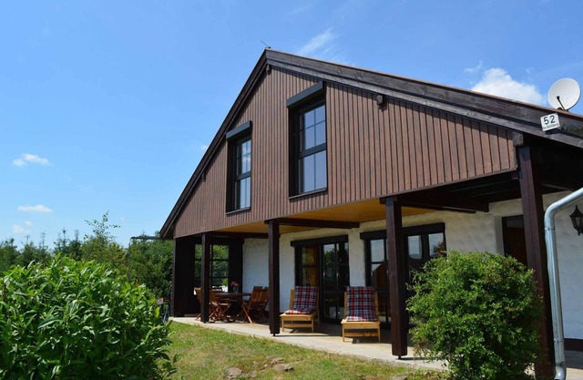 Spacious vacation home for 1-6 people with garden and sunbathing lawn