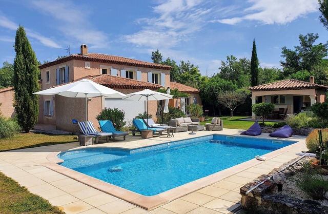 Spacious villa comfortable 200 m2 with swimming pool