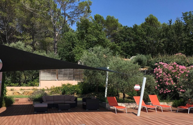 Spacious villa in quiet heated pool 10 per