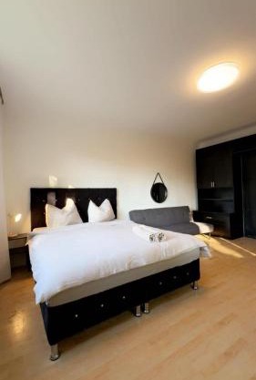 Spacious Villa with Garden near Danube For 16 Guests
