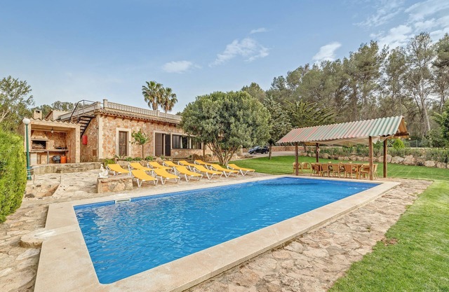 Spacious villa with pool – Villa El Bosque