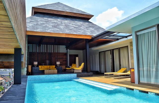 Spacious Villa with Private Pool & Hot Tub (TShore Villa)