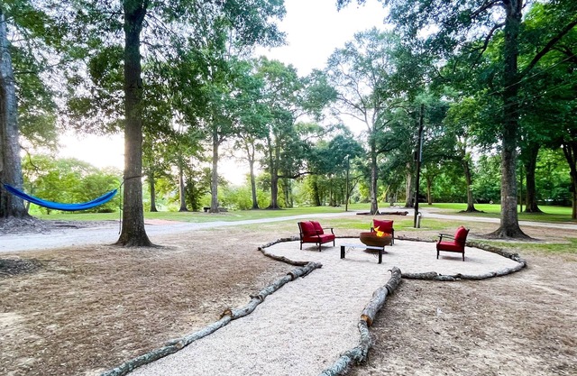 Spacious, Waterfront Cottage + 2.5 Acres on BAYOU in the HEART of Lafayette!