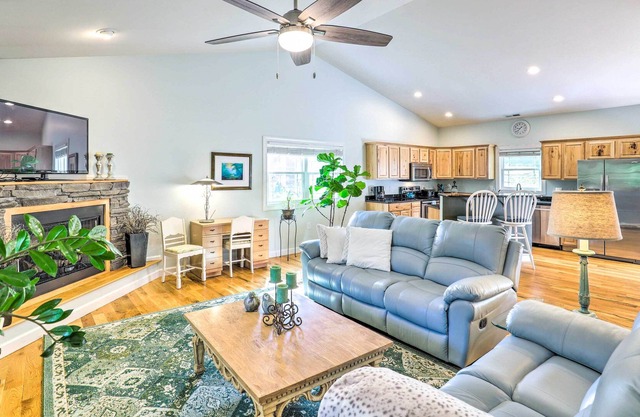 Spacious Weaverville Home w/ Hot Tub & Fire Pit!