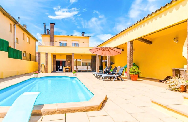 Spacious, welcoming vacation home in the north of Catalonia.
