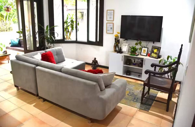 Spacious Wellness House in Ciudad Jardín - Ideal for Groups of 13 People