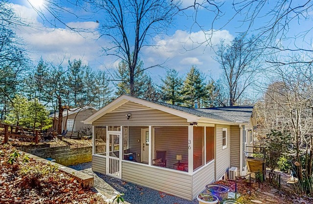 Spacious wilderness retreat with pool, tennis, fire pit, & deck - dog-friendly