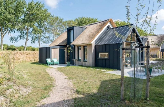 Spaciousness with a fresh, soft interior, that's how this beautiful 4-person chalet can be described
