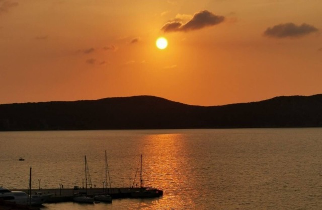 Spacius double room apartment 64 sqm fully equipednMagnificent sunset & sea view