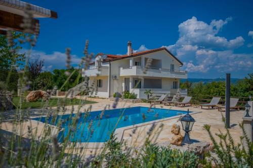 Spacius Villa, Heated Pool, near Makarska and Split
