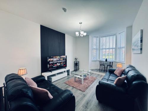 Spanish City View 1, Stylish Sea Front Apartment Free Onsite Parking