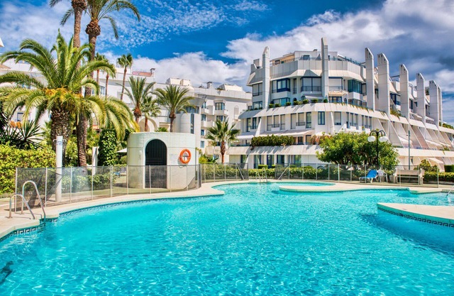 Sparkling Clean Beach Penthouse w Private Roof Deck, Plunge Pool & Gym