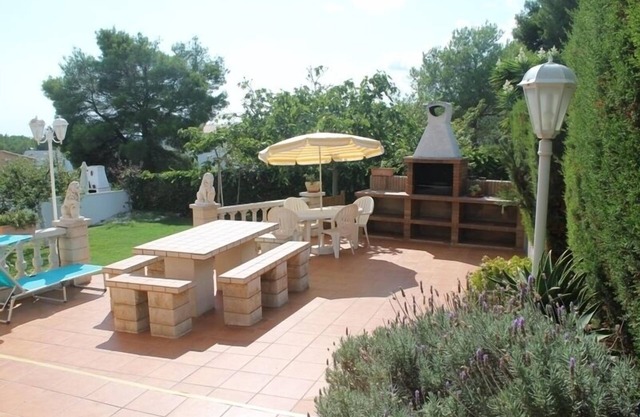 Spatious ground-floor in a two-flats house with terrace, barbecue and garden.