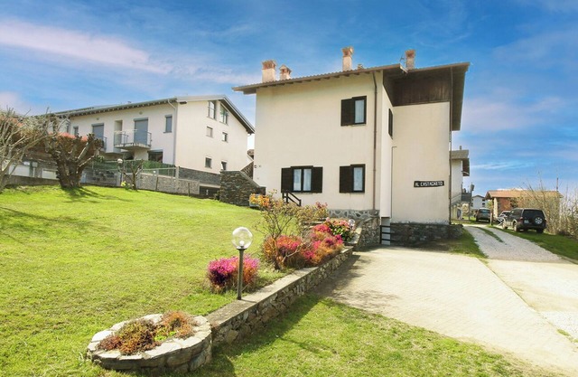 Spazioso appartamento con vista lago in zona tranquilla adatto per famiglie.