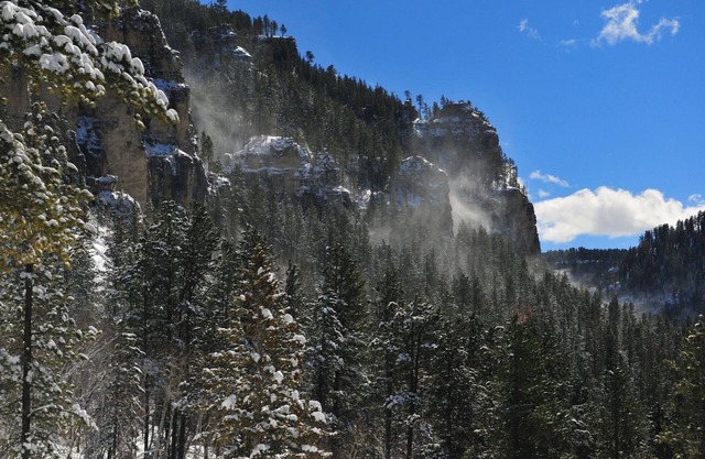 Spearfish canyon vacation home 15 minutes from Terry Peak Ski Area & Deadwood.