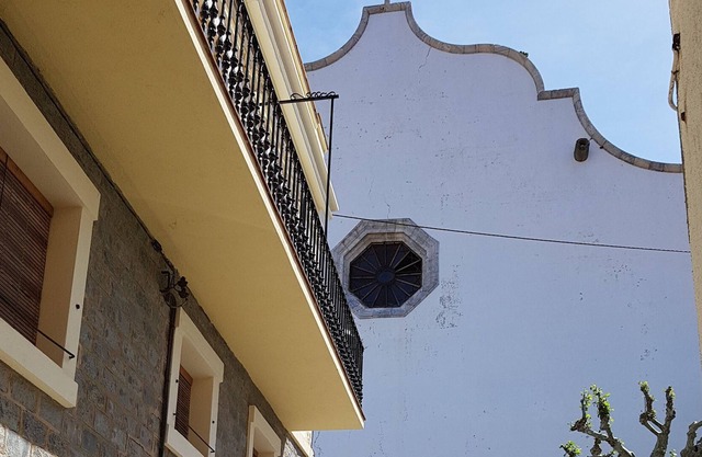 SPECIAL OFFER IN CHARMING APARTMENT IN PLAZA DE LA IGLESIA