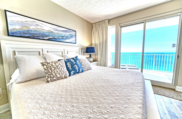 Special 30%off/dy 30%off/wk Sep 13 to Oct 4-Treas Island 2 King BR Condo. Beach