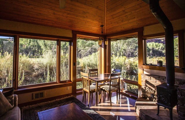 Special August Opening - Beautiful Guest Home in the Escalante Canyon