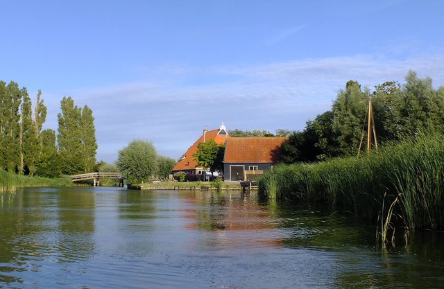 Special holiday home on the water with its own jetty and boat
