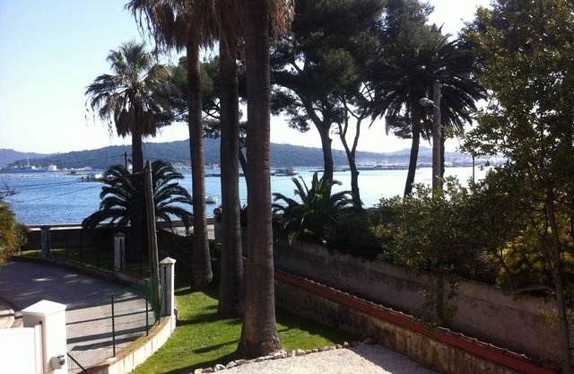 Special offer 700€ per week Bas de Villa Facing the sea with garden, from October to May