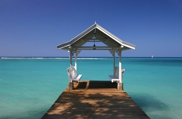 *SPECIAL OFFERS* Luxury 5 bedroom Ocean Front Villa in Ocho Rios