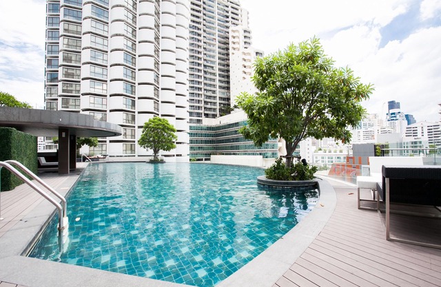 Specious new Studio, 5 min. walk to BTS skytrain Free FAST WiFi, Cntr of BKK