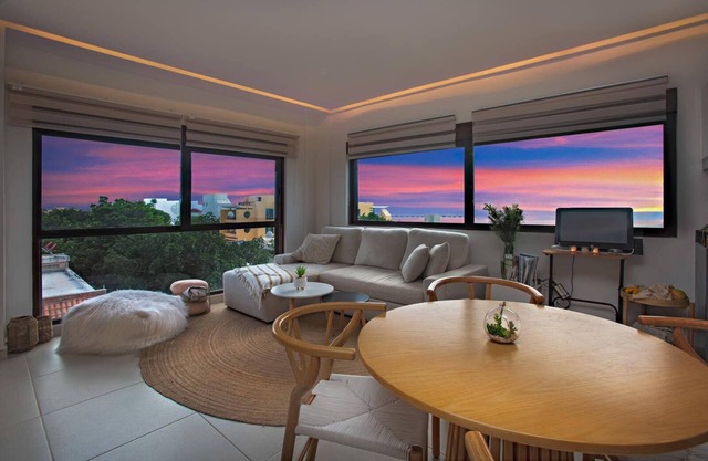 Spectacular 2BR Oceanview Condo w/Rooftop Pool!