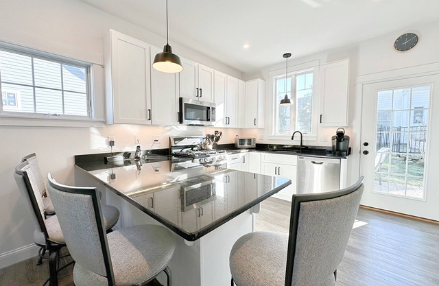 Spectacular 3 Bdrm Cottage in Private Resort