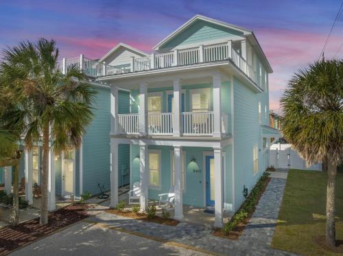 Spectacular 3br 4ba w/Private Pool, 2 Min Walk to Beach - Sleeps 15!