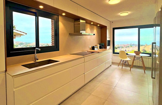 Spectacular and modern high-end designer villa