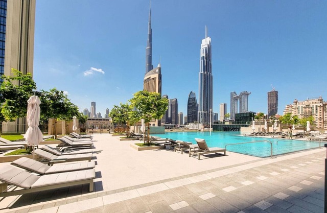 Spectacular Burj Khalifa View 2 min to Dubai Mall