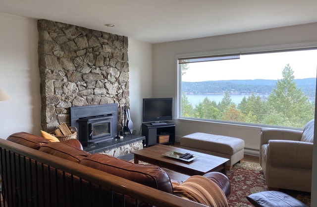 Spectacular 180° Ocean & Island Views – Your All-Season Escape!