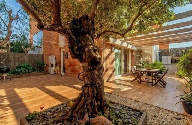 Spectacular duplex near Barcelona and beach