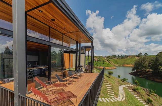 Spectacular Guatape Lake House! Perfect to escape and relax.