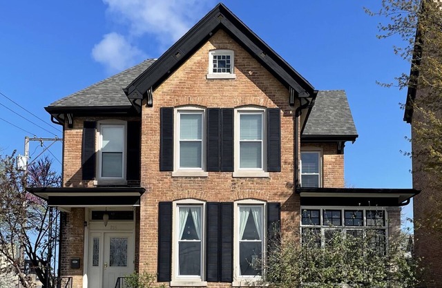 Spectacular Historic Home steps to Outlet, Bars, Restaurants, Shopping, Beach