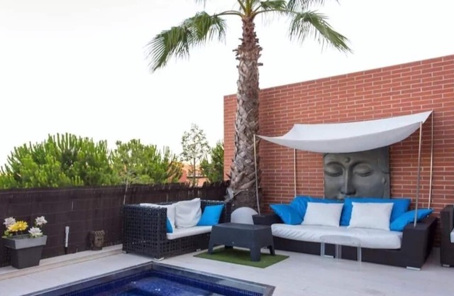 spectacular home with stunning sea views 360º over Barcelona. Ideal for families